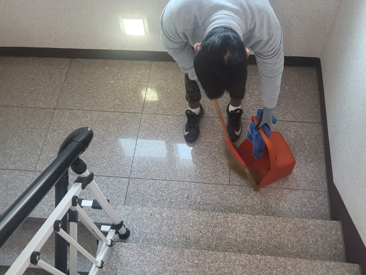 세종시 도담동 건물 공동현관 장비 주변 정밀 위생청소 사례 - 행진크린